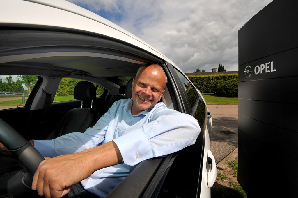 Opel Ampera er et oplagt valg som deltager i Oresund Rally, fordi den er et godt bud på fremtidens biltype, siger informationschef Erik Morsing, Opel Danmark.
(Foto: Michael Eisenberg)